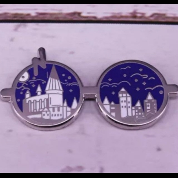 Jewelry - Harry Potter Glasses Hogwarts Hard Enamel Pin